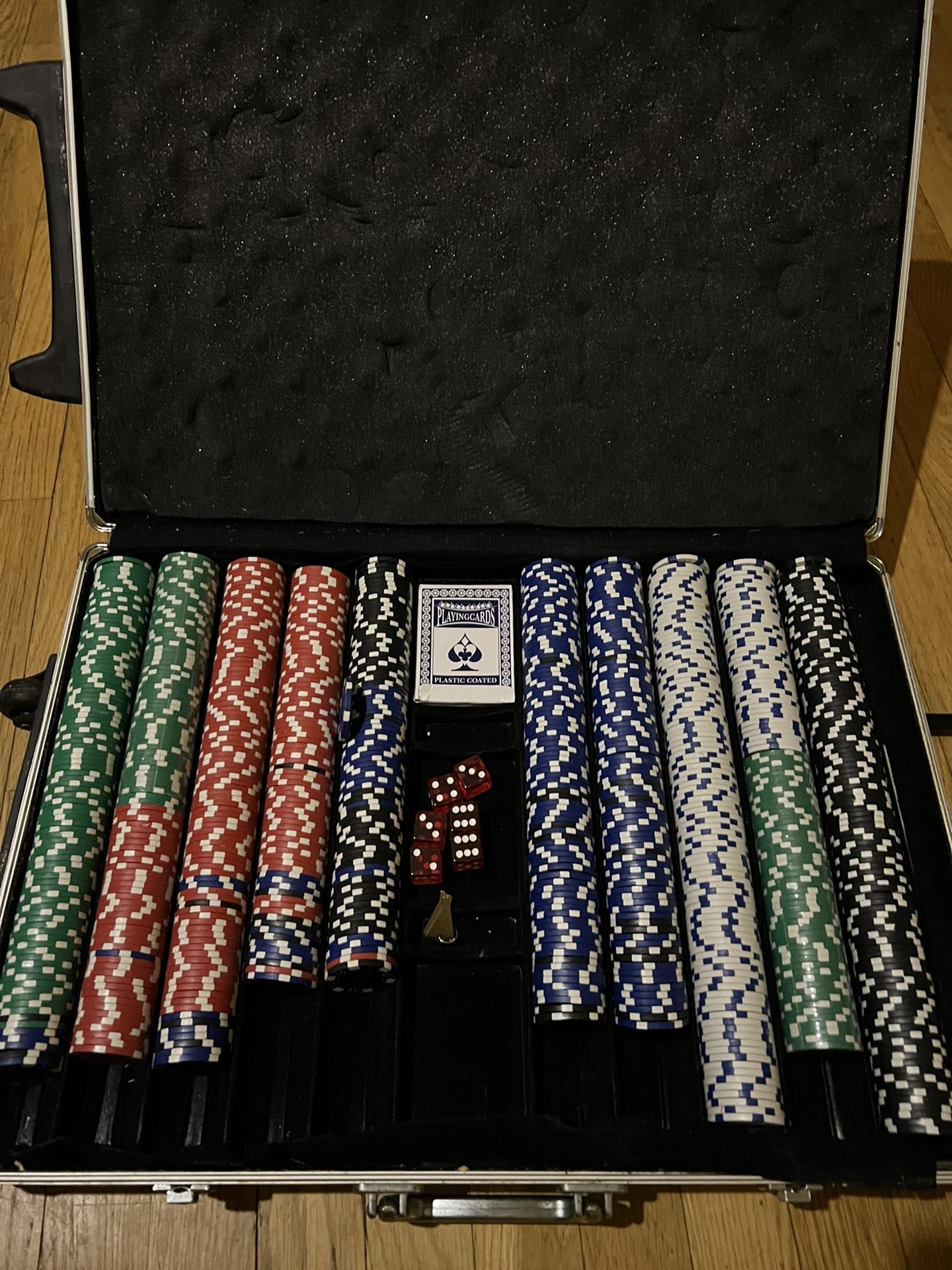 Texas Hold Em Poker Set With Hard Shell Travel Case 