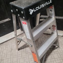 Louisville 2-Step Ladder
