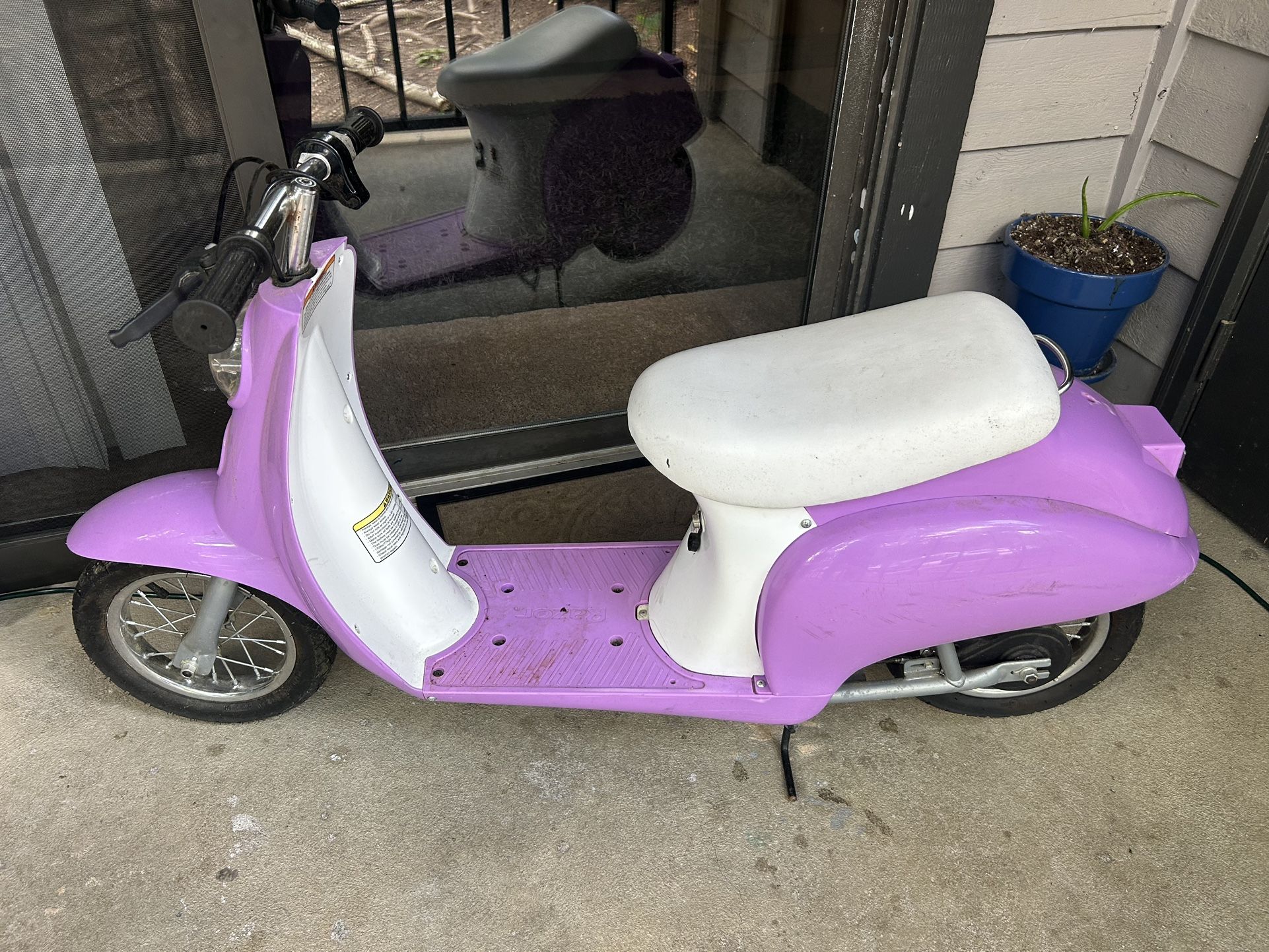 Purple & White Electric Motorcycle – Great Condition