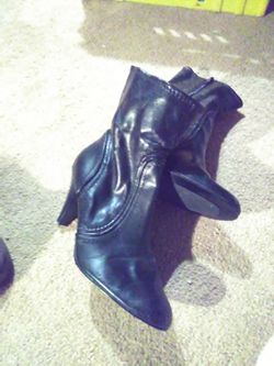 Black boots size 9