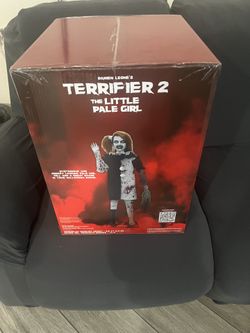 Terrifier 2 The Little Pale Girl Animatronic