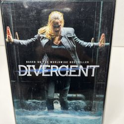 Divergent Blu-Ray and DVD 3 Disc Set Very Good Condition