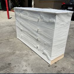 Brand New 8 Drawer Dressor
