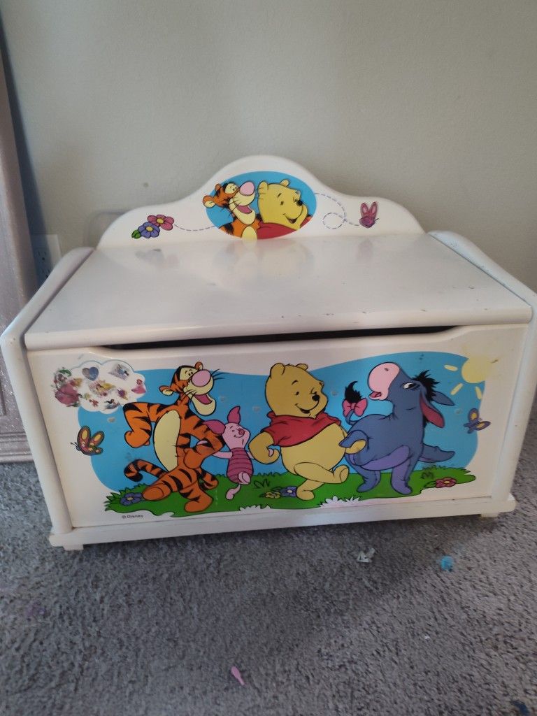 Winnie the Pooh wooden toy box