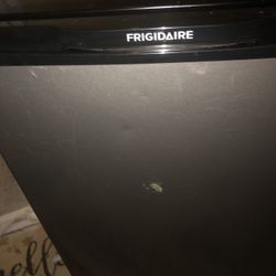 Frigidaire Mini Fridge Works Great!🤩$30 Firm’