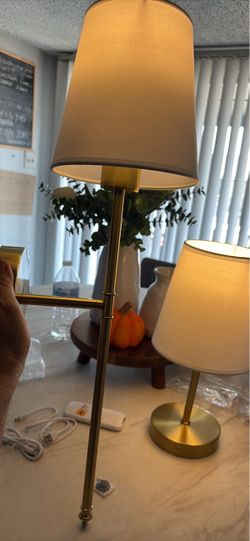 inglés): Set of 2 Wireless Battery Operated Lamps / Wall Sconces - Gold (New)