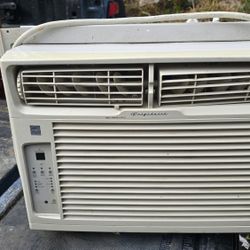 Air Conditioning Unit In Window