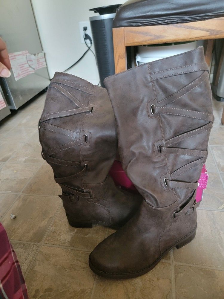 Brown Snow Boots Size 6.5
