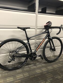 2022 Giant Revolt Medium