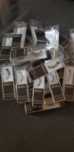 20 Pairs of eyelashes