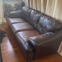 AMAZING Leather Couch... Won’t last long!