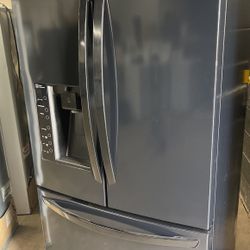 LG Refrigerator French Door Black  Habló Español 