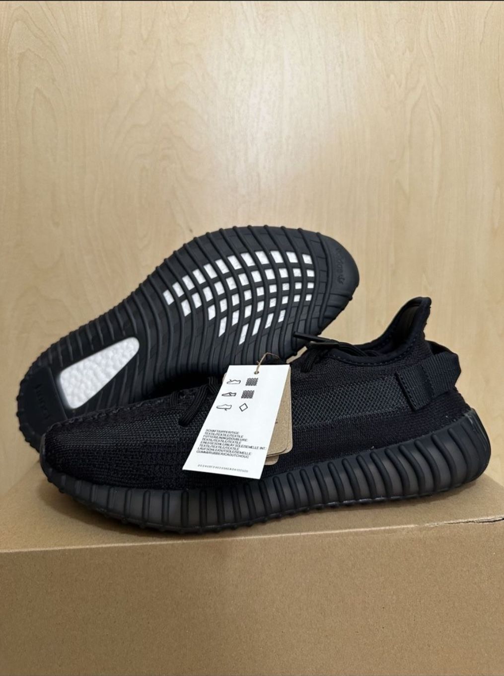 Adidas Yeezy Boost 350 V2 Onyx HQ4540 Size 8 Brand New