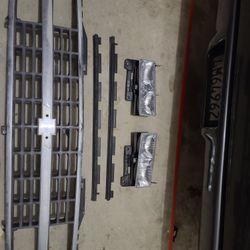 1992 Chevrolet Silverado 1500 Grill, Both Window Seal 2 Head Lights
