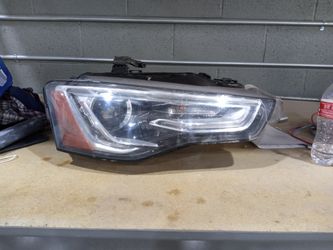 2013 Audi A5 Quattro headlight very good condition