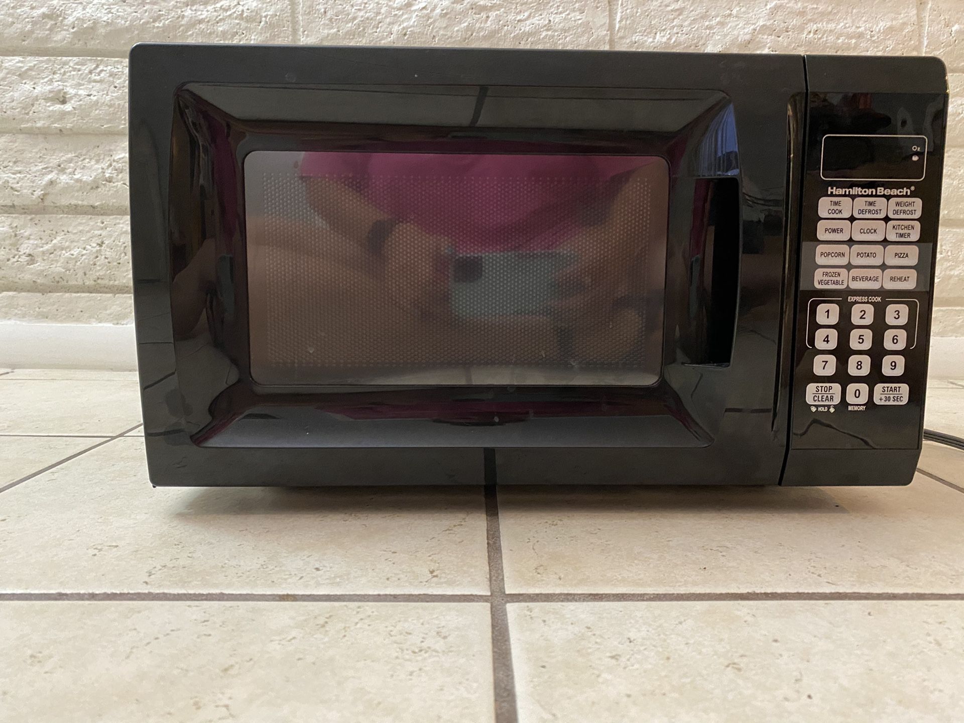 Hamilton Beach 0.7 Cu. Ft. Black Microwave Oven