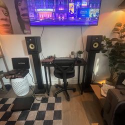 KRK Rocket Speakers ( Stand Included )
