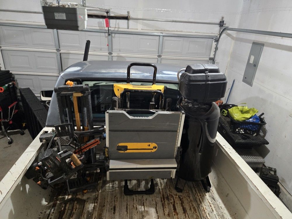 Table Saw With Stand.