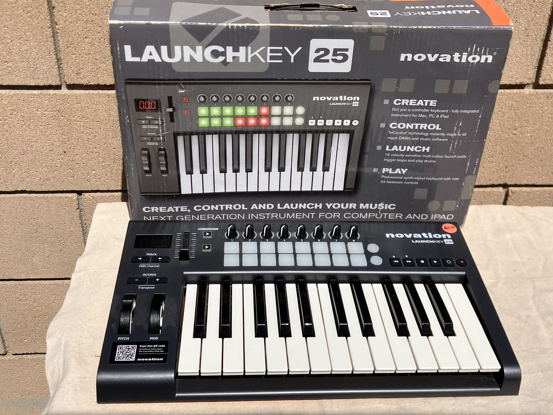 Novation Launchkey 25 (midi controller)