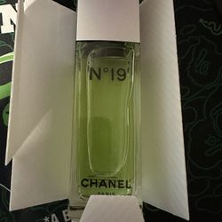 N19 Chanel Eau De Toilette Spray