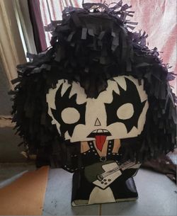 Kiss Pinata 
