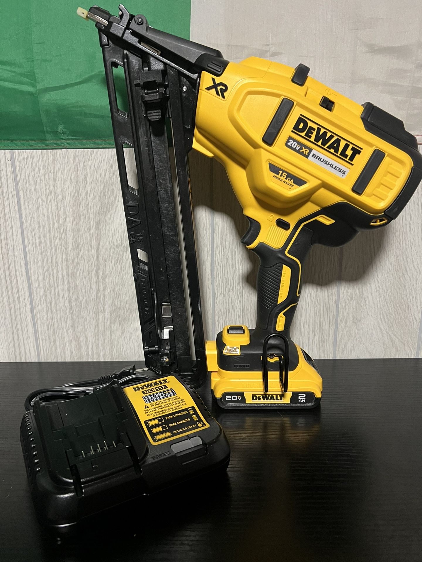Dewalt 20v 15g finish nailer kit obo