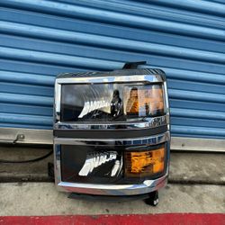 2014,2015 Chevy Silverado 1500 Headlight Lh Clean