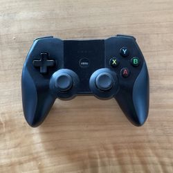 HORIPAD ULTIMATE GAME CONTROLLER FOR IOS, BLACK
