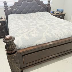 California king Bed And Dresser With Mirror (mattress Not Included)