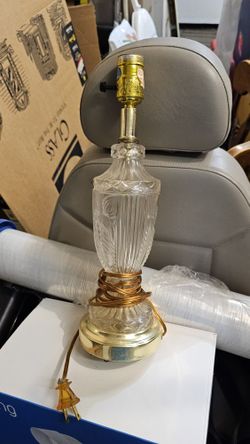 



LEVITON 2.4% lead Crystal lamp Glass VINTAGE