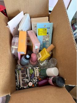 False nails and polish