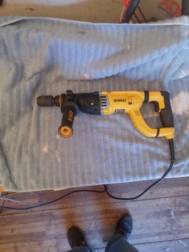DeWalt 25263 Corded Rotary Hammer Drill 1 1/8 In 5350 BPM