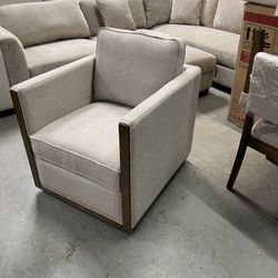 Thomasville Rockford Swivel Chair