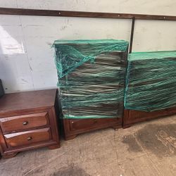 BED ROOM SET FULL SIZE MATTRESS/BOX SPRING