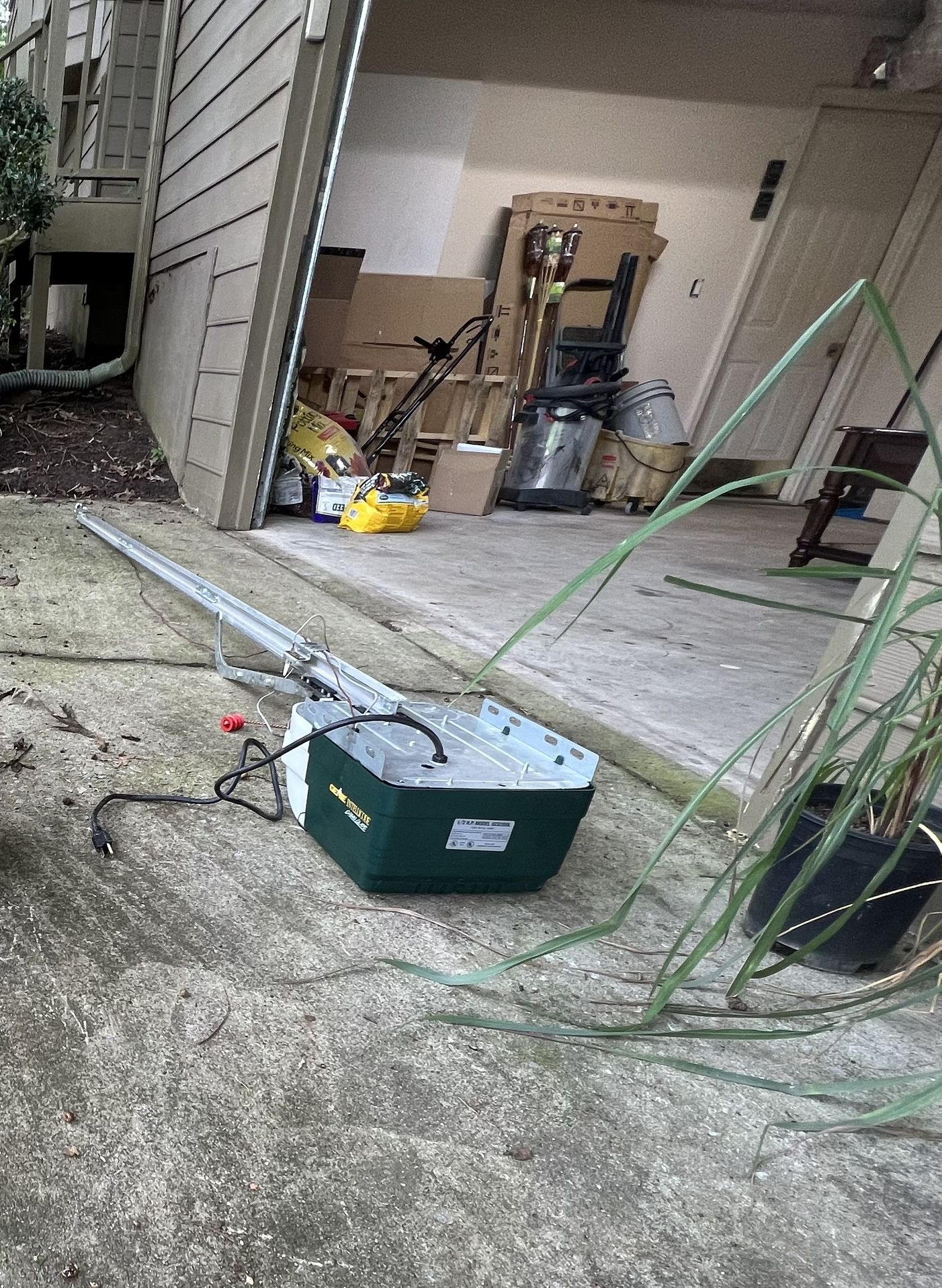 Genie Intelicode Chain Elite Garage Door Opener