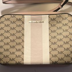 Michael Kors Crossbody medium purse