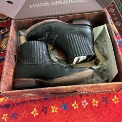 Bayo boots Unisex Size 10:1/2