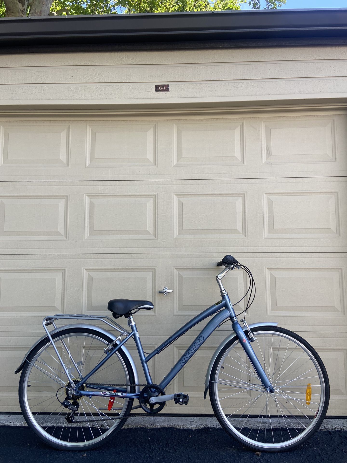 Infinity Boss Three Hybrid Bike β 700c β 7-Speed β Commuter Bicycle Step thru Womenβs