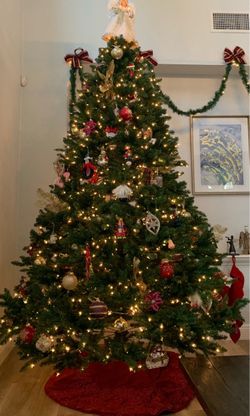 Pre-lit Christmas tree