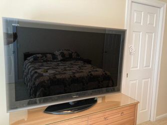 47" TOSHIBA REGZA 1080p HDTV television