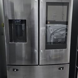 Samsung 27 cu. ft. Family Hub French Door Refrigerator