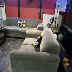 Beautiful Couch !! MUST SEE‼️