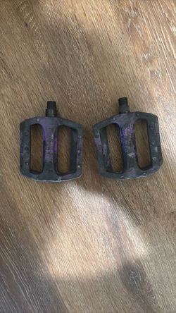 Demolition pedals black,purple