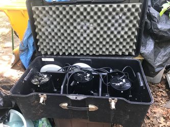 Large studio lights in hard Shell carrying case only $50