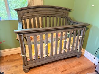 Gray Wood Baby Crib + mattress