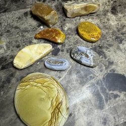 8 Pieces Of Mixed Kind, Natural Stone