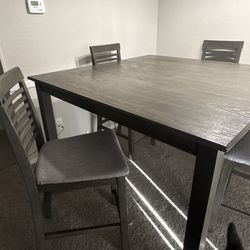 3LEAF STURDYWOODEN DINING TABLE