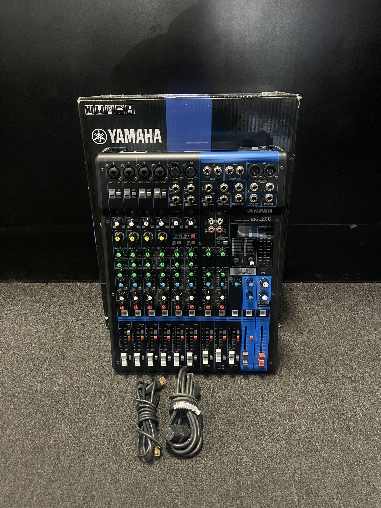 Yamaha MG12XU 12-Channel 4-Bus Audio Mixer W/ Cable & Box