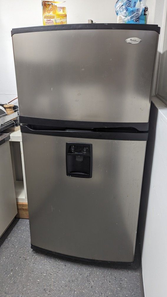 Whirlpool 21.7 Cu. Ft. Refrigerator 