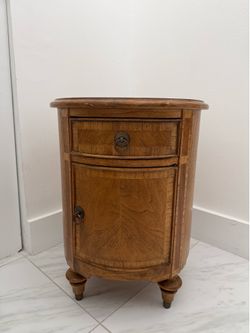 mesa tipo Spire Drum Table de la marca de lujo británica Frank Hudson